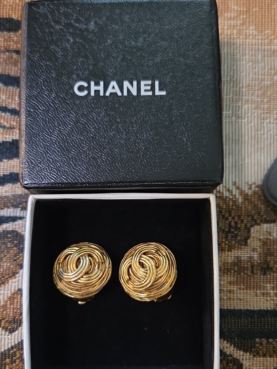 CHANEL Jewelry - CHANEL Gold-Tone Twisted Rope Camellia Clip Earrings